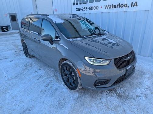 2023 Chrysler Pacifica Touring-L