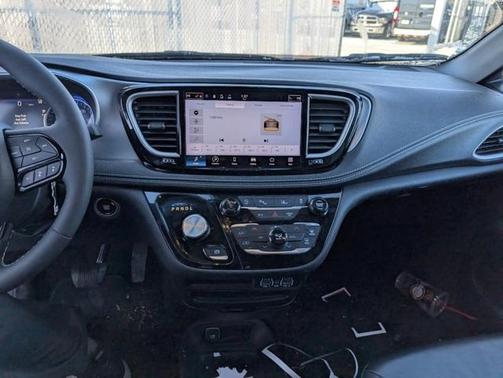 2023 Chrysler Pacifica Touring-L