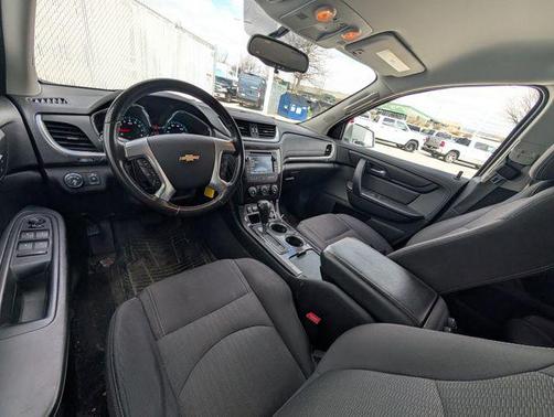 Summit White 2017 Chevrolet Traverse 1LT