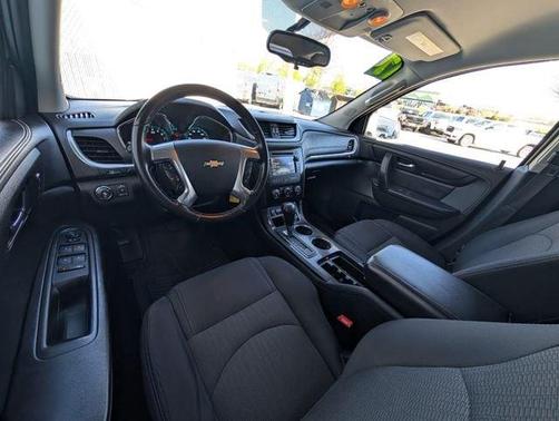 Summit White 2017 Chevrolet Traverse 1LT