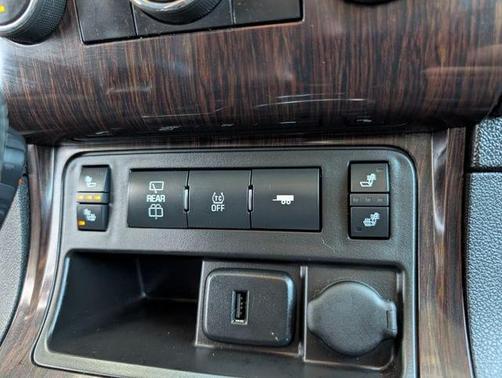 Summit White 2017 Chevrolet Traverse 1LT