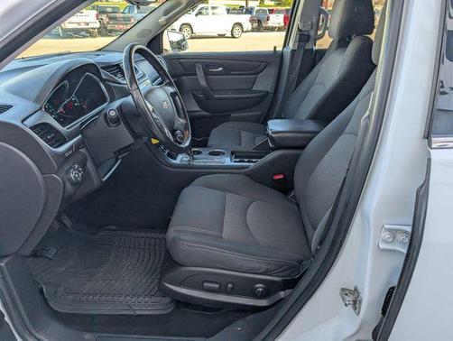 Summit White 2017 Chevrolet Traverse 1LT