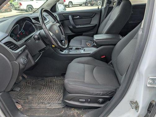 Summit White 2017 Chevrolet Traverse 1LT