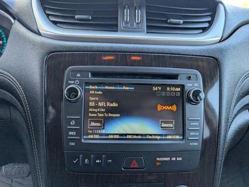 Summit White 2017 Chevrolet Traverse 1LT