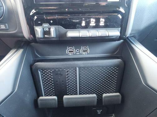 Bright White Clearcoat 2026 RAM 1500 Big Horn