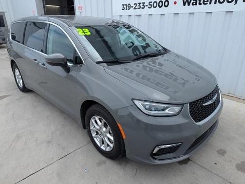 2023 Chrysler Pacifica Touring-L