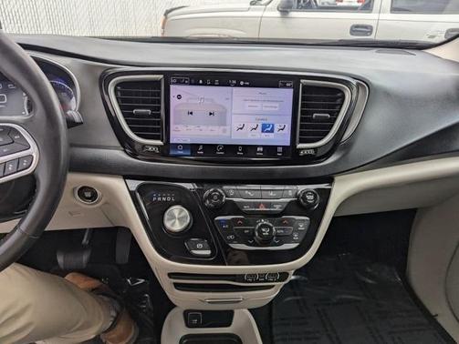 2023 Chrysler Pacifica Touring-L