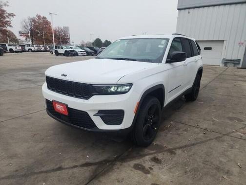 2025 Jeep Grand Cherokee Laredo