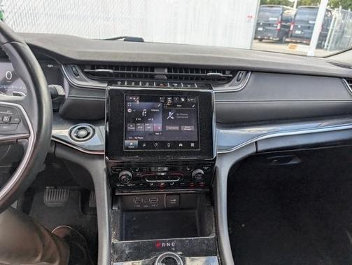 2021 Jeep Grand Cherokee L Laredo