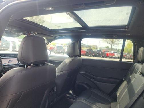 Diamond Black 2026 Jeep Cherokee LAREDO/LIMITED