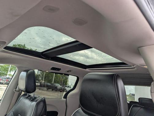 Brilliant Black Crystal Pearlcoat 2022 Chrysler Pacifica Limited