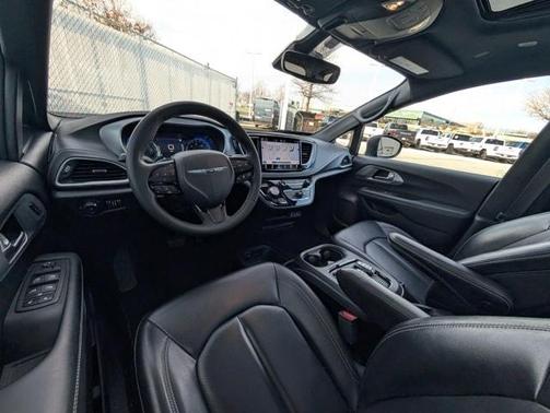 2023 Chrysler Pacifica Touring-L