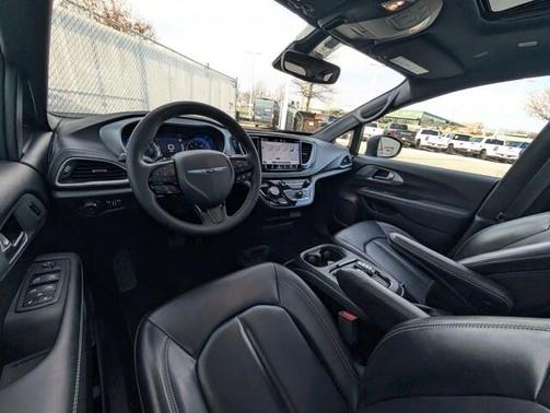 2023 Chrysler Pacifica Touring-L