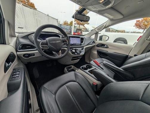 2024 Chrysler Pacifica Touring-L
