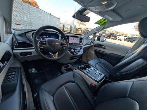 2024 Chrysler Pacifica Touring-L