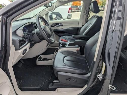 2024 Chrysler Pacifica Touring-L