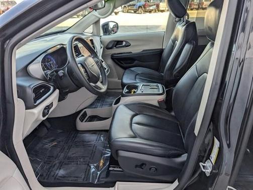 2024 Chrysler Pacifica Touring-L