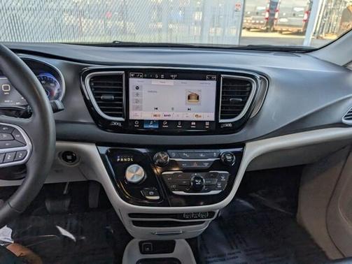 2024 Chrysler Pacifica Touring-L