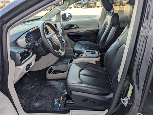 2024 Chrysler Pacifica Touring-L