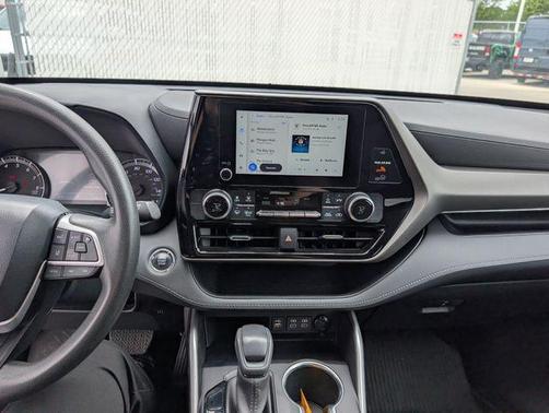 Magnetic Gray Metallic 2023 Toyota Highlander L
