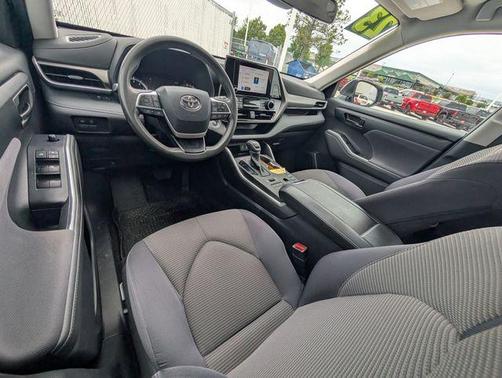 Magnetic Gray Metallic 2023 Toyota Highlander L