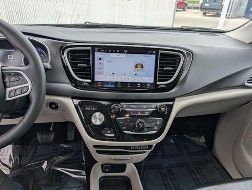 2024 Chrysler Pacifica Touring-L