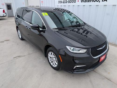 2024 Chrysler Pacifica Touring-L