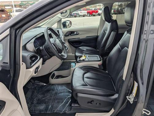 2024 Chrysler Pacifica Touring-L