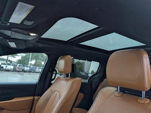 2023 Chrysler Pacifica Hybrid Pinnacle