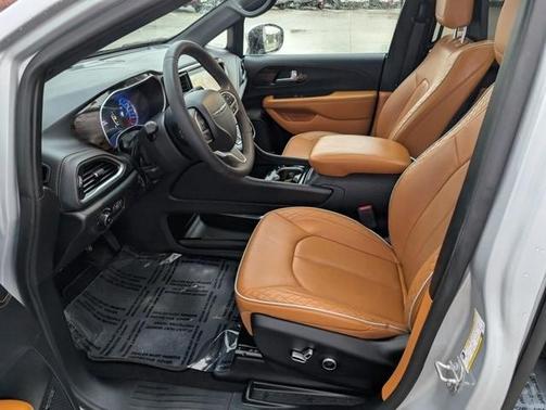 2023 Chrysler Pacifica Hybrid Pinnacle
