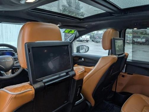 2023 Chrysler Pacifica Hybrid Pinnacle