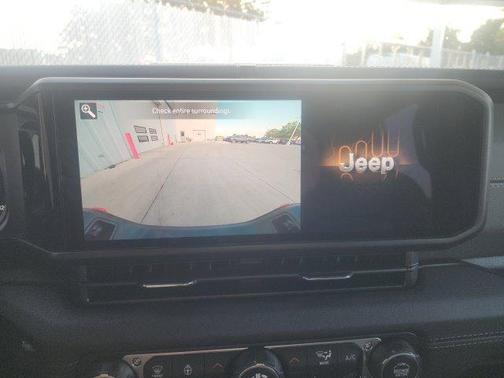 Black Clearcoat 2026 Jeep Gladiator Mojave