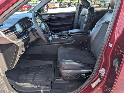 Velvet Red Pearlcoat 2023 Jeep Grand Cherokee Altitude