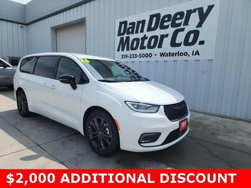 2026 Chrysler Pacifica Select