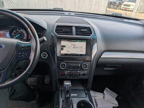 Magnetic 2016 Ford Explorer XLT