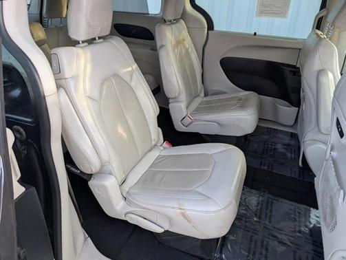 2021 Chrysler Pacifica Touring-L