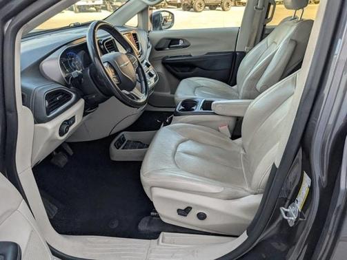 2021 Chrysler Pacifica Touring-L