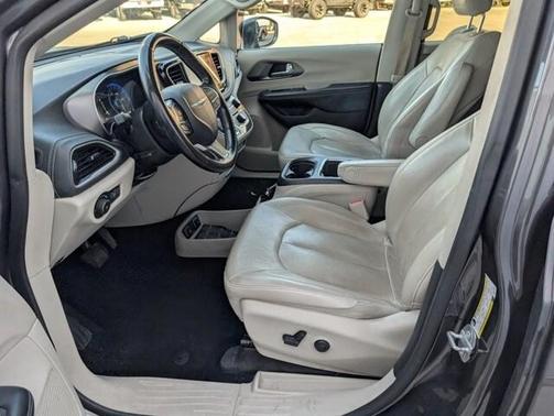 2021 Chrysler Pacifica Touring-L