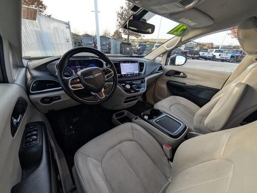 2021 Chrysler Pacifica Touring-L