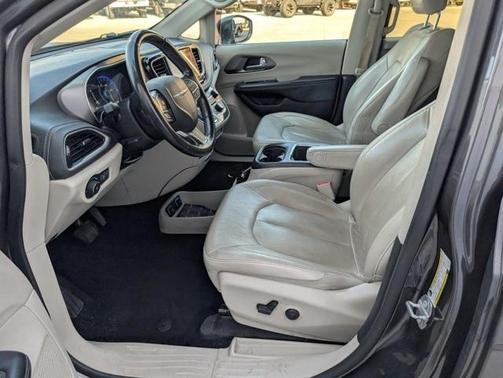 2021 Chrysler Pacifica Touring-L