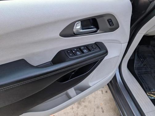 2021 Chrysler Pacifica Touring-L