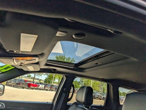Diamond Black 2022 Jeep Grand Cherokee WK Laredo