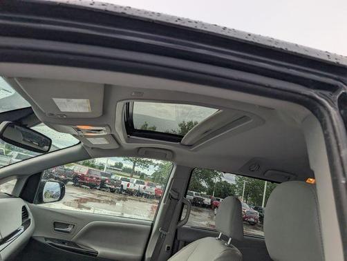 Midnight Black Metallic 2020 Toyota Sienna XLE