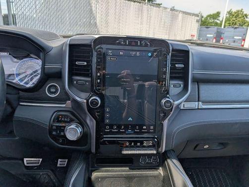Patriot Blue Pearlcoat 2022 RAM 1500 Limited