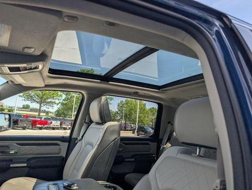 Patriot Blue Pearlcoat 2022 RAM 1500 Limited