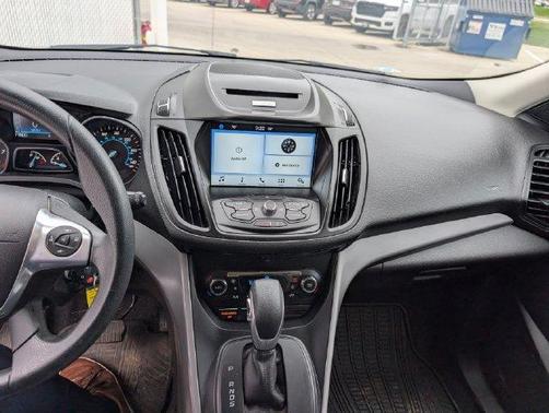 Red 2016 Ford Escape SE