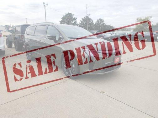Olive Green Pearlcoat 2027 Chrysler Pacifica LIMITED
