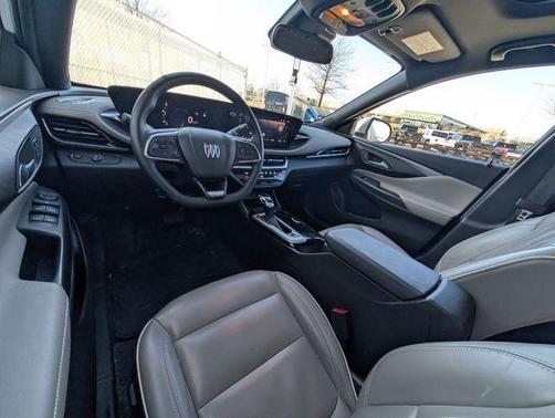 White Frost Tri-Coat 2024 Buick Envista Avenir