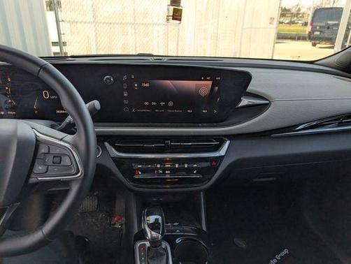 White Frost Tri-Coat 2024 Buick Envista Avenir