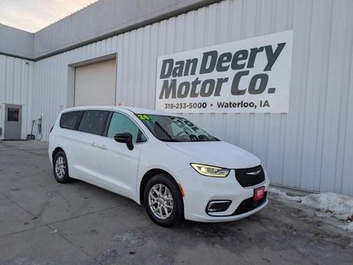 2024 Chrysler Pacifica Touring-L